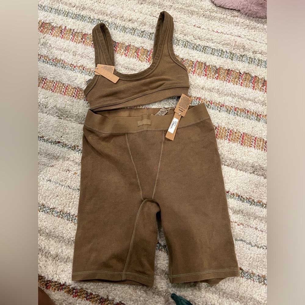 Never worn skims 2 piece lounge set